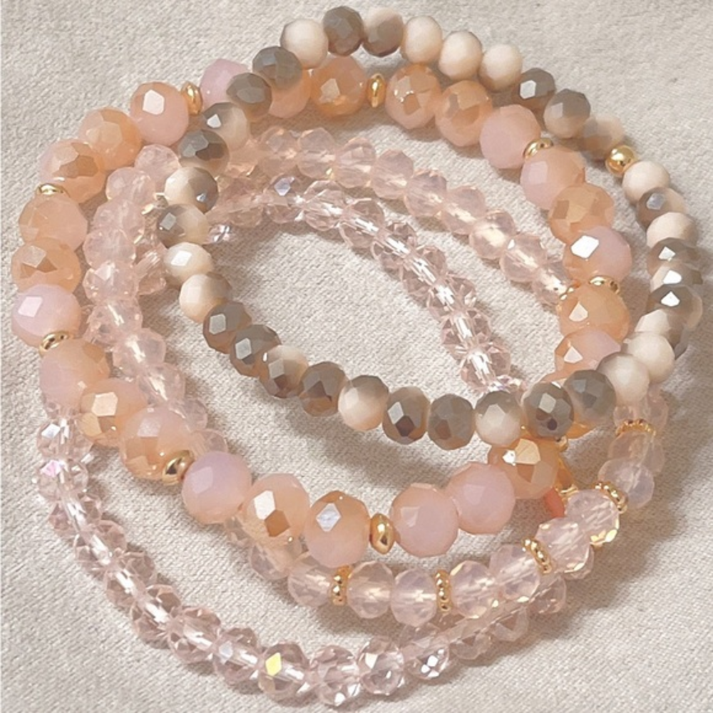 Set of 4 pieces bracelets
